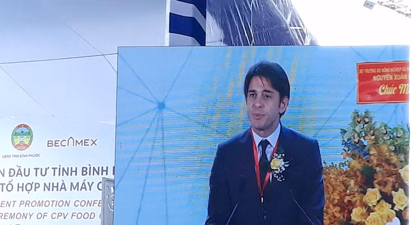 Ugur Hasan Tahsin, vice-président de Hayat, lors de la Conférence de promotion des investissements de la province de Binh Phuoc en 2020. Photo : Baodautu.