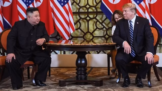 Le Président nord-coréen Kim Jong-un (à gauche) et le Président américain Donald Trump. Photo : AFP/VNA.