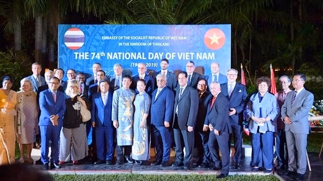 Des invités de la Soirée de gala en Thaïlande en l'honneur de la cuisine vietnamienne. Photo : NDEL.