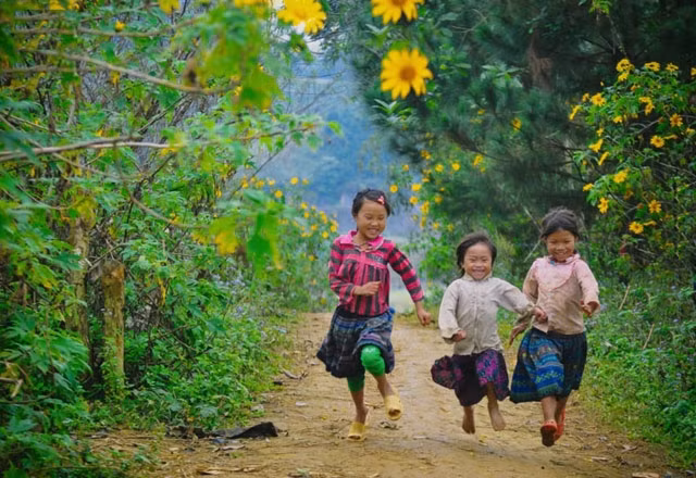 Les enfants des zones montagneuses avec leurs sourires limpides constituent une image inoubliable pour ceux qui ont eu l’occasion de les rencontrer. Photo: VOV