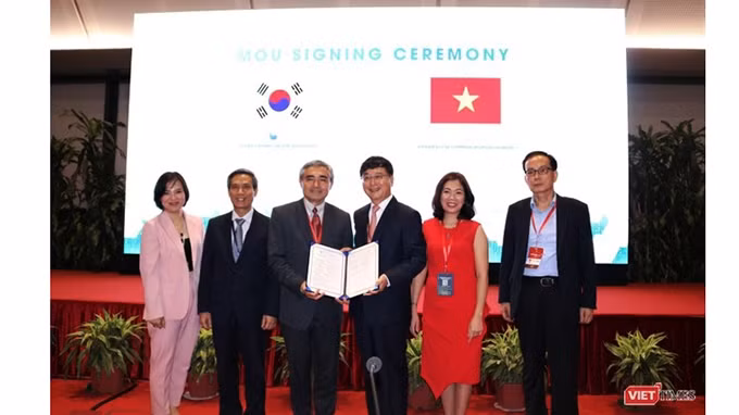 La cérémonie de signature. Photo : viettimes.vn
