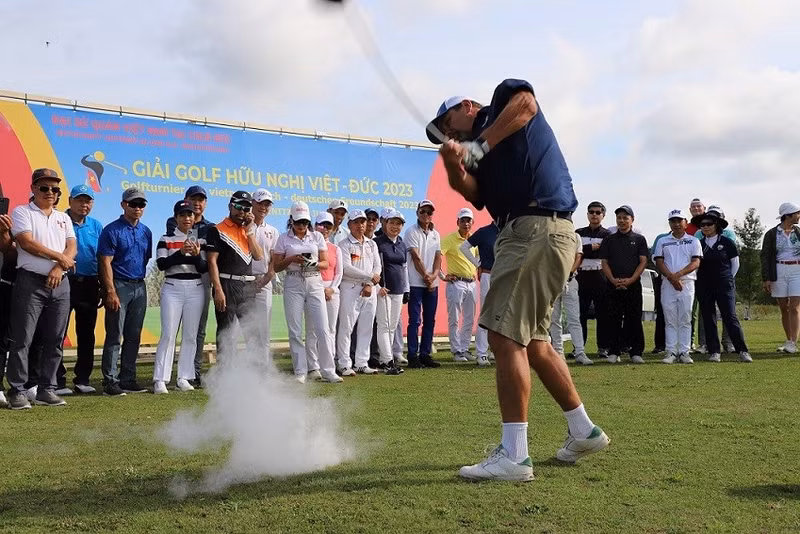 Le 6e tournoi de golf d'amitié Vietnam - Allemagne vise à renforcer les relations amicales entre la communauté vietnamienne et les amis allemands. Photo : VNA.