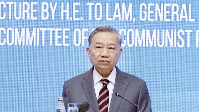Le secrétaire général du Parti communiste du Vietnam, To Lam, à l’Académie d’administration publique auprès du Président du Kazakhstan. Photo : NDEL.