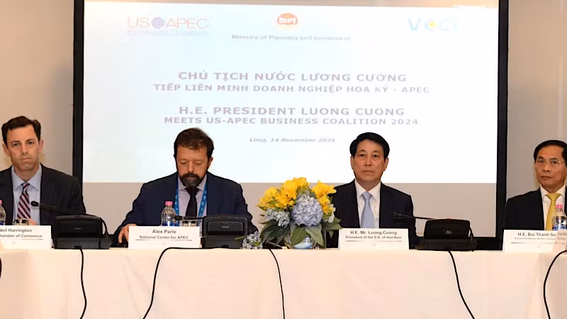 Le président vietnamien Luong Cuong assiste à l'ẽvénement.