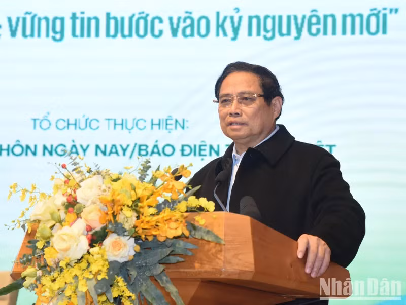 Le Premier ministre vietnamien Pham Minh Chinh prend la parole lors du dialogue avec les agriculteurs. Photo : NDEL.
