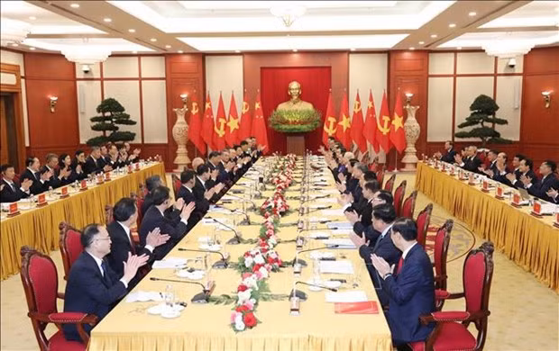 Vue générale de l'entretien à Hanoï entre le SG du PCV Nguyên Phu Trong et le SG du Parti communiste et Président chinois Xi Jinping. Photo : VNA. Vue générale de l'entretien à Hanoï entre le SG du PCV Nguyên Phu Trong et le SG du Parti communiste et Président chinois Xi Jinping. Photo : VNA.