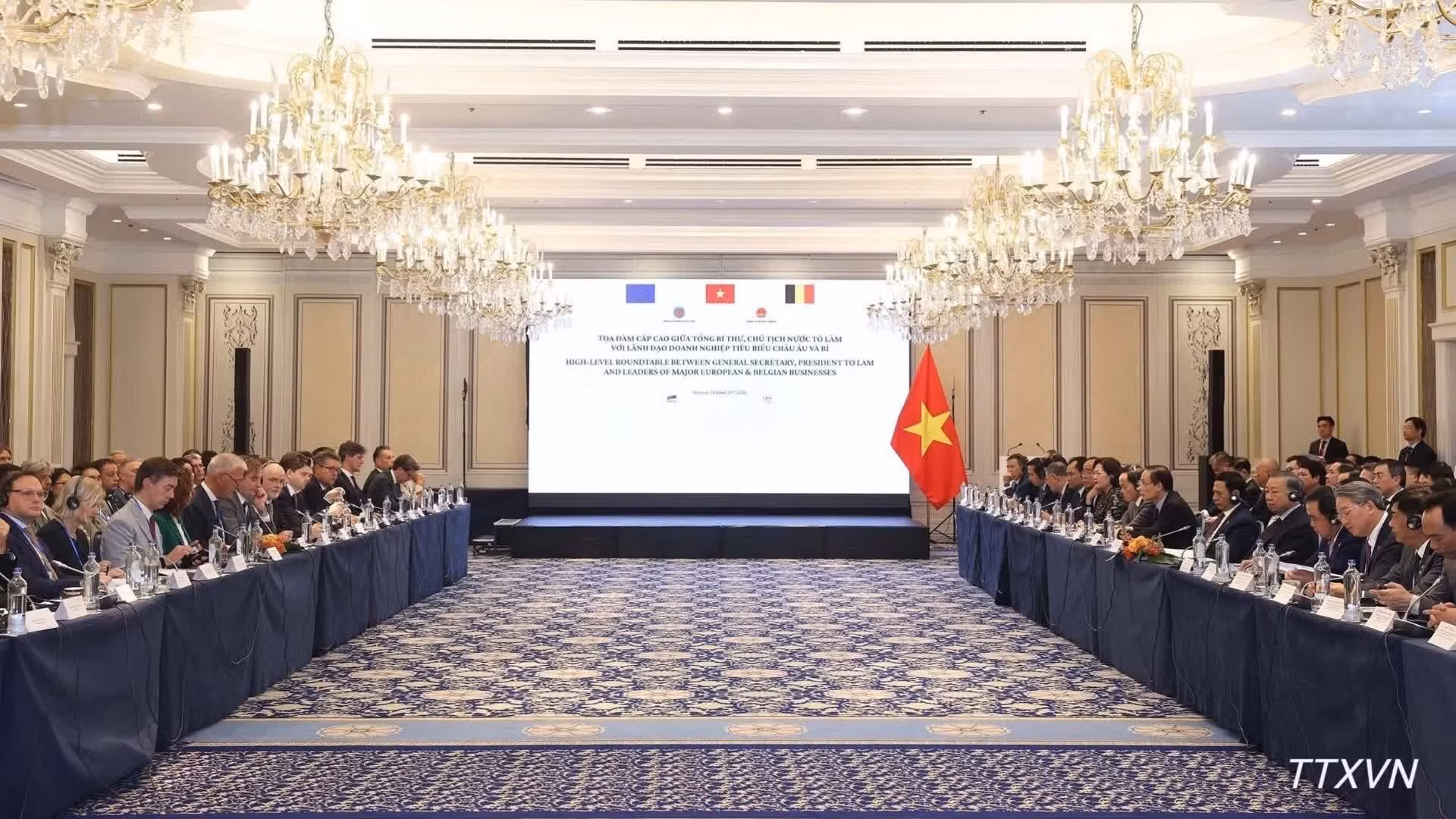 Lors de la table ronde de haut niveau entre le secrétaire général du Parti communiste du Vietnam et président de la République, To Lam, et les dirigeants d’entreprises européennes et belges de premier plan. Photo : VNA.