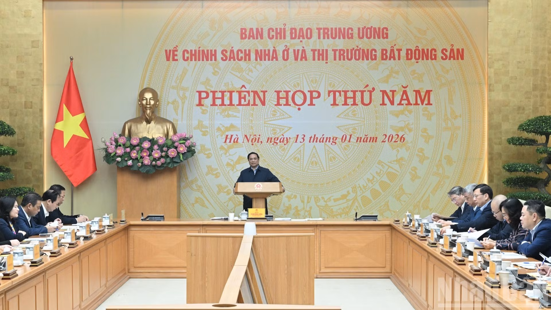 Le Premier ministre Pham Minh Chinh préside la réunion. Photo : NDEL.