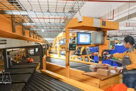 La Poste vietnamienne intensifie l'utilisation des technologies modernes, modernise sa logistique et promeut l'économie numérique. Photo : VNA. 