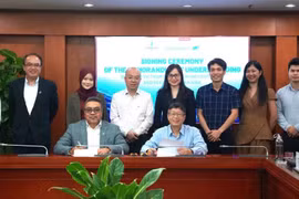 Les représentants du VPI et de Beicip-Franlab Asia signent le protocole d’accord sur la recherche et les applications technologiques dans l’exploration et la production pétrolières. (Photo : VPI)