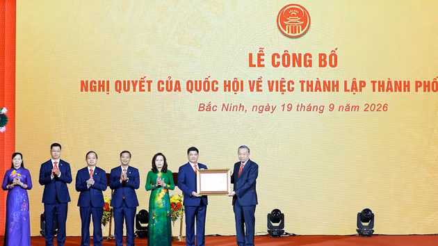 La cérémonie de publication de la résolution de l’Assemblée nationale sur la création de la ville de Bac Ninh. Photo : Nhân Dân.