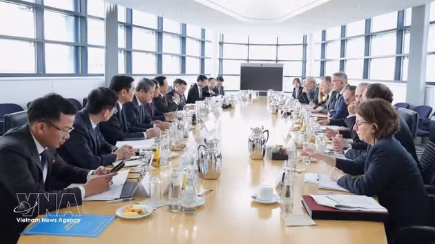 Le 11e échange théorique entre le Parti communiste du Vietnam (PCV) et le Parti social-démocrate d’Allemagne (SPD). Photo : VNA.