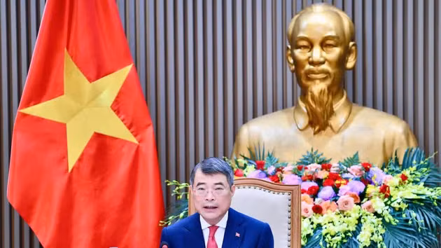 Le Premier ministre Le Minh Hung s’entretient par téléphone avec le chancelier allemand Friedrich Merz. Photo : Nhân Dân.