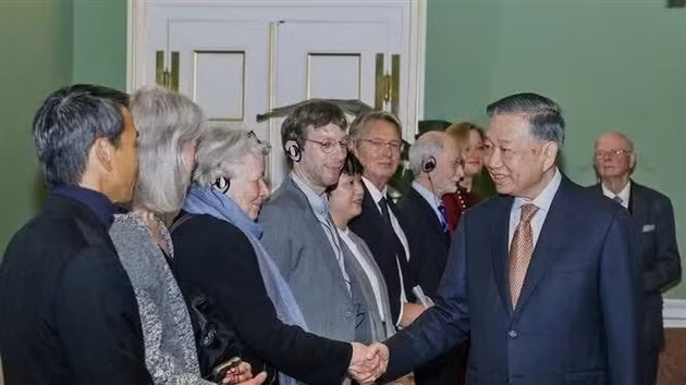 Le secrétaire général du Parti communiste du Vietnam et président de la République, To Lam rencontre l’Association d’amitié Danemark-Vietnam. Photo : VNA.