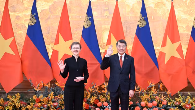 Le Premier ministre vietnamien Le Minh Hung et la Première ministre liechtensteinoise Brigitte Haas. Photo : Nhân Dân.